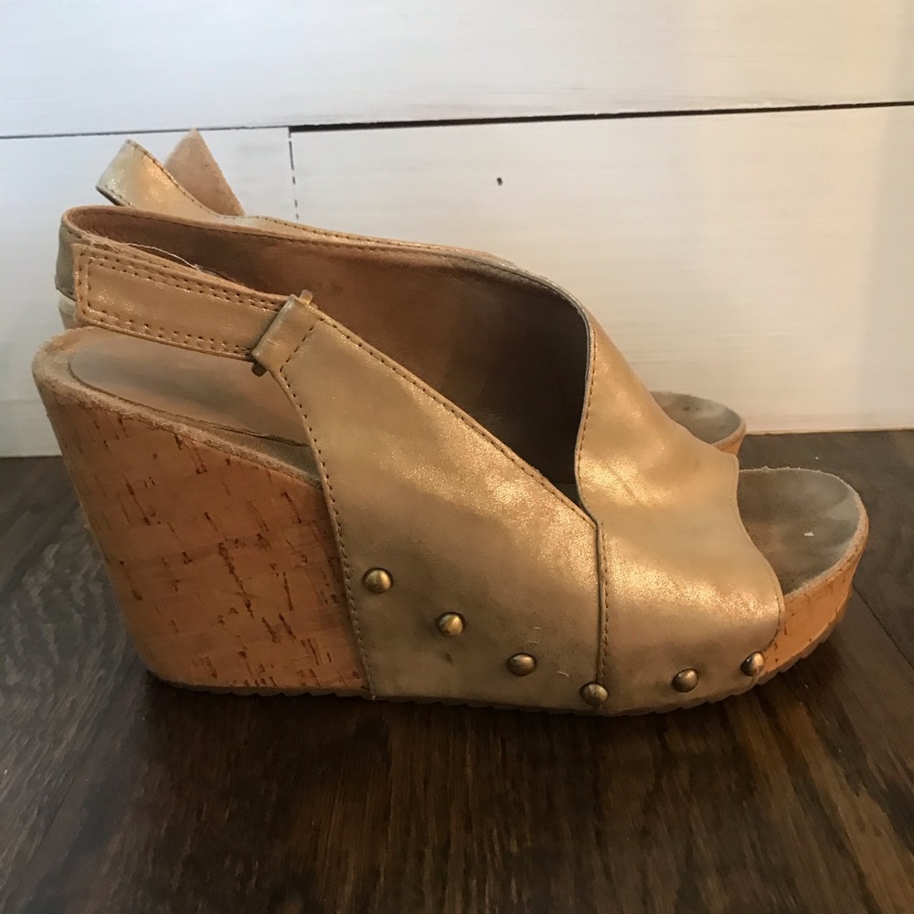 Gold wedges